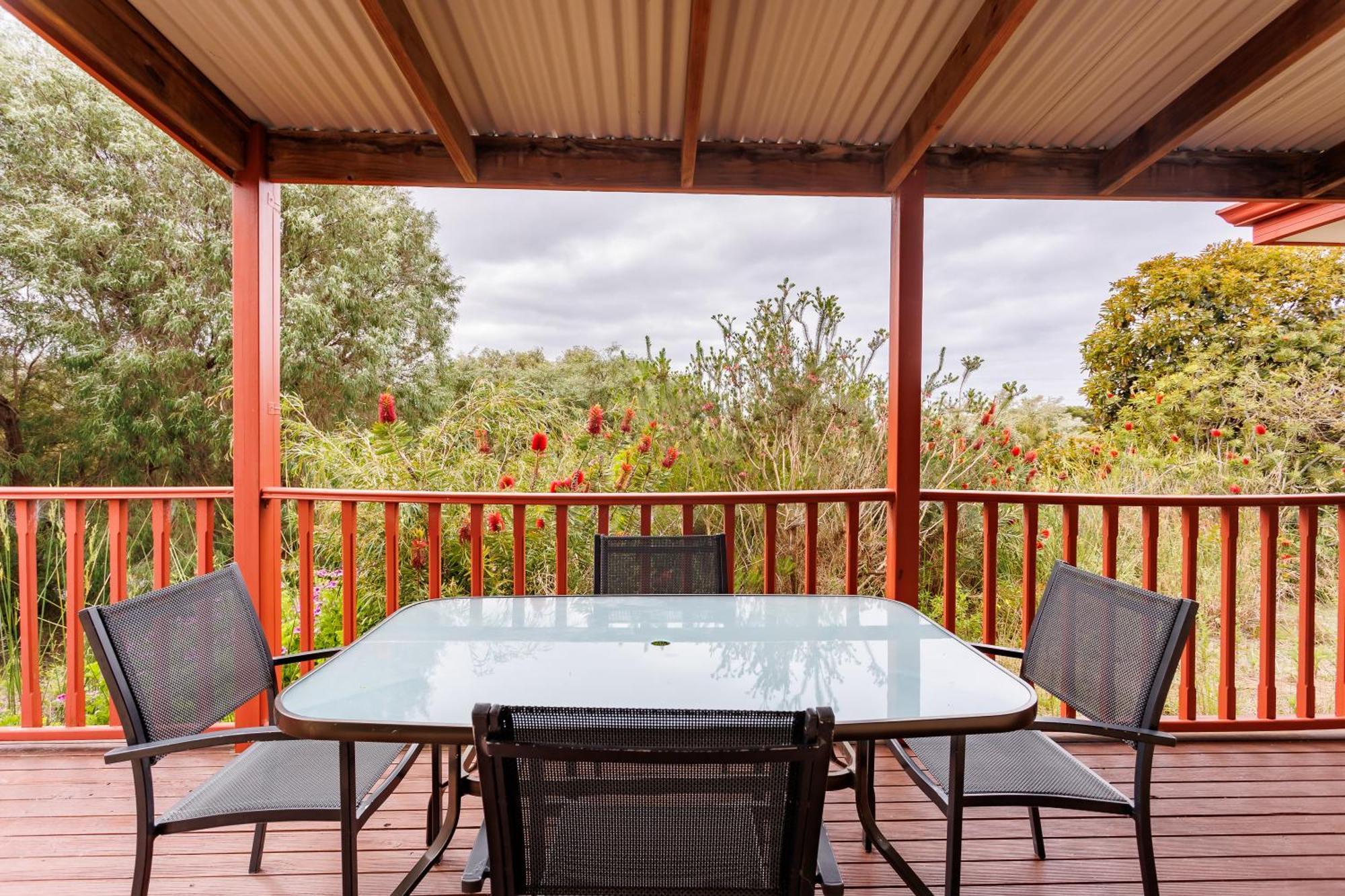 Cosy Corner By The Bnb Collection Albany Bagian luar foto