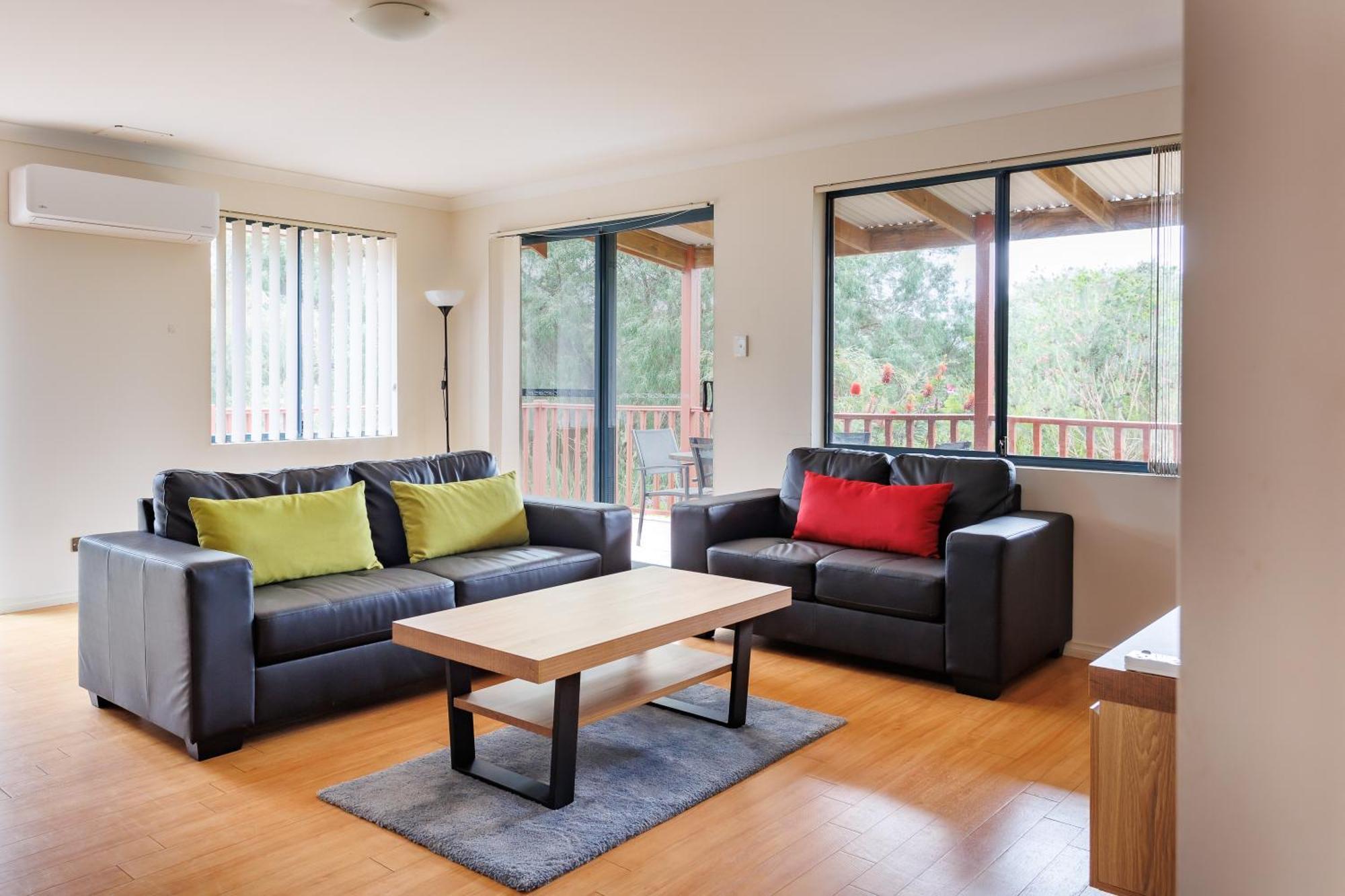 Cosy Corner By The Bnb Collection Albany Bagian luar foto