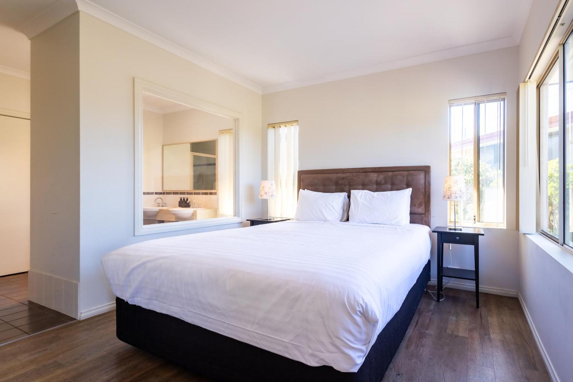 Cosy Corner By The Bnb Collection Albany Bagian luar foto