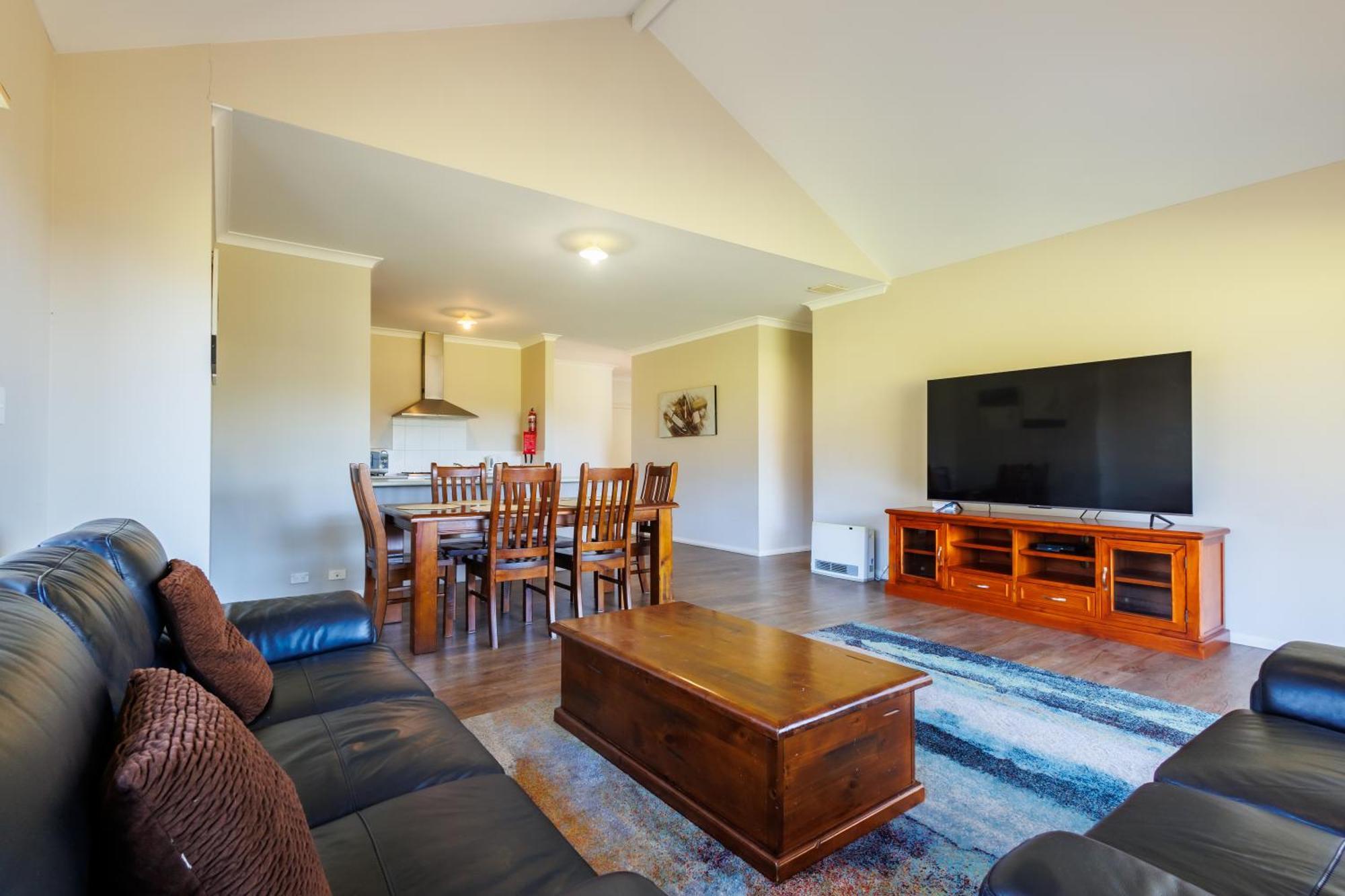 Cosy Corner By The Bnb Collection Albany Bagian luar foto