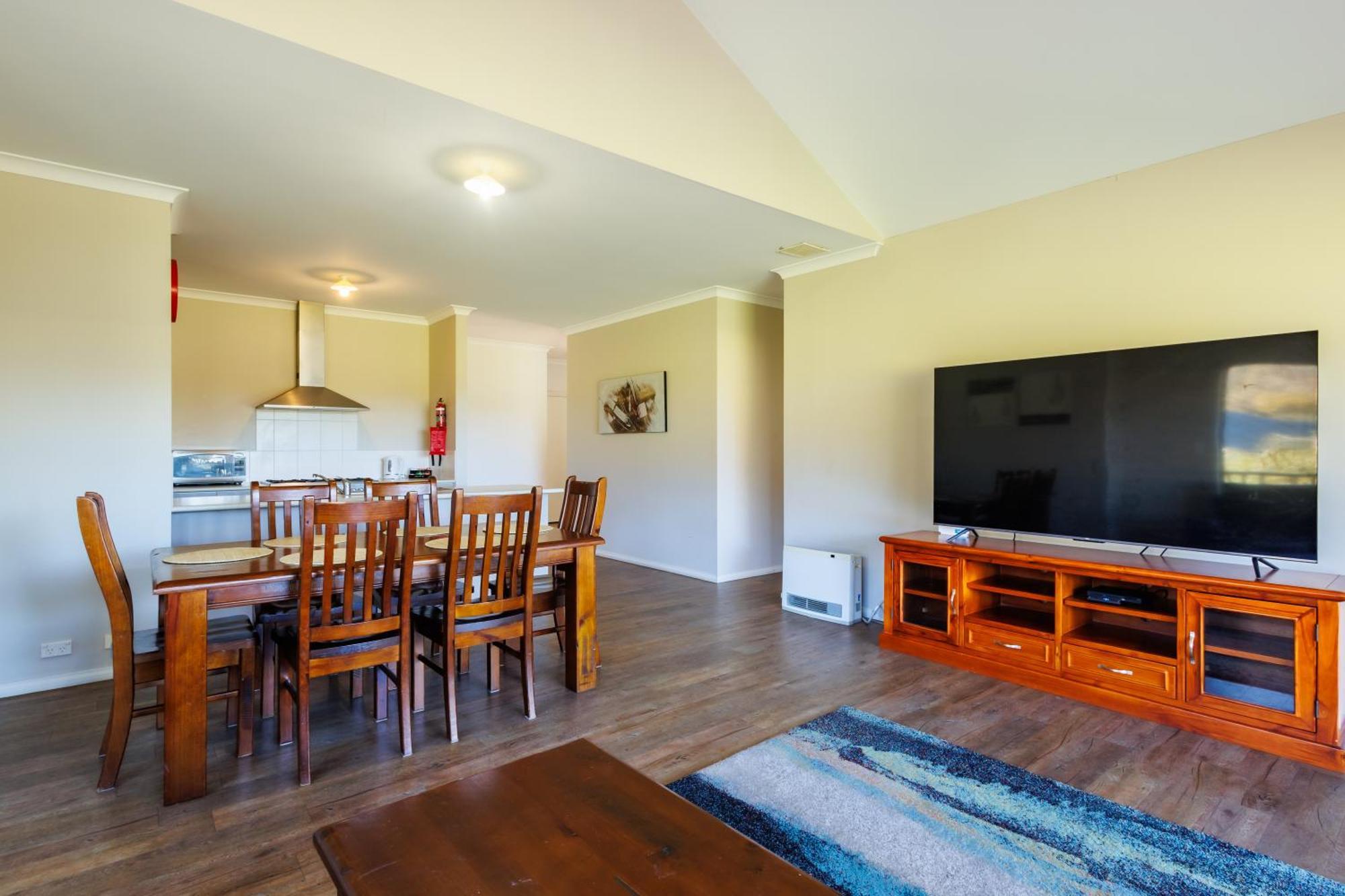 Cosy Corner By The Bnb Collection Albany Bagian luar foto